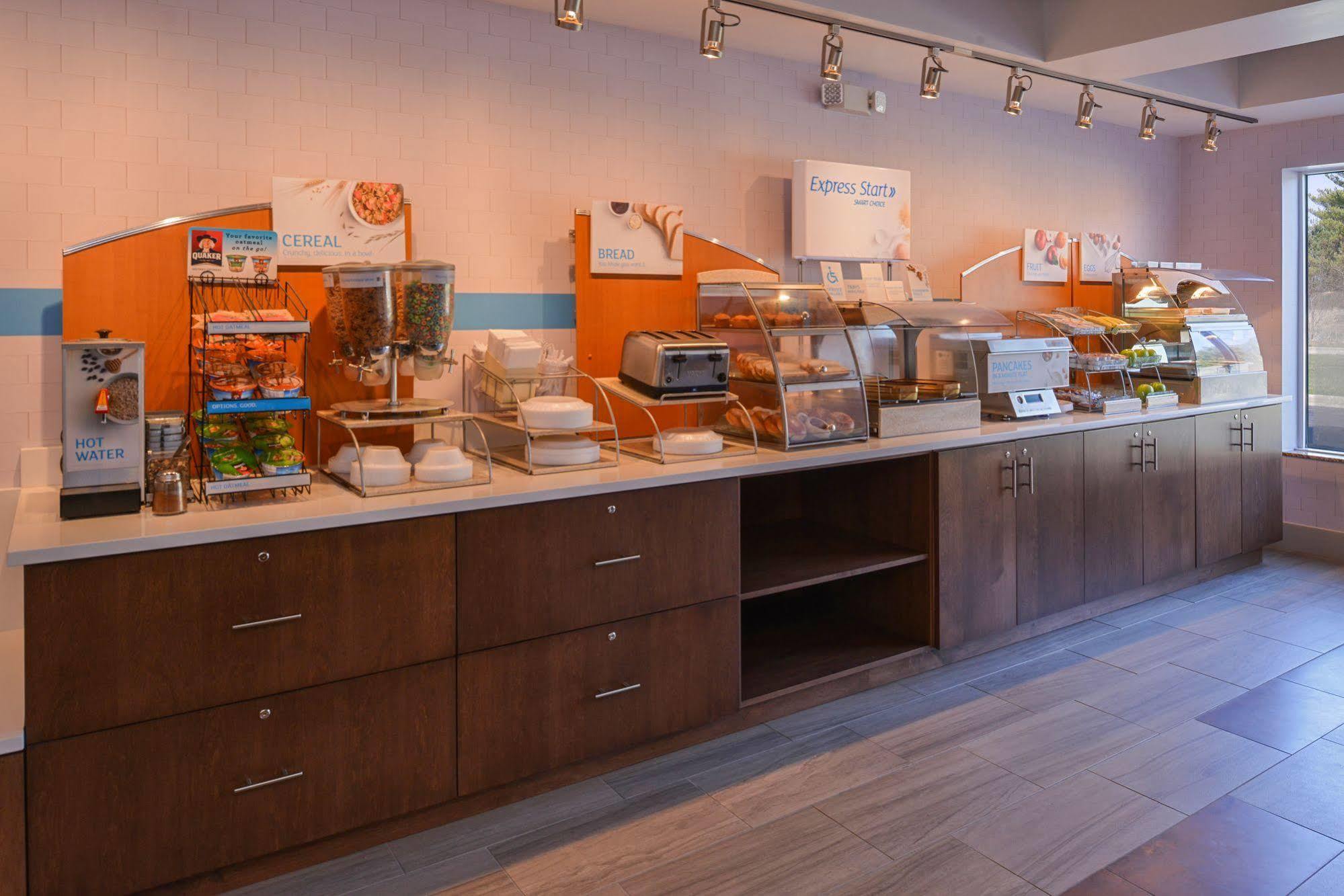 Holiday Inn Express Hotel & Suites Urbana-Champaign-U Of I Area By Ihg Экстерьер фото