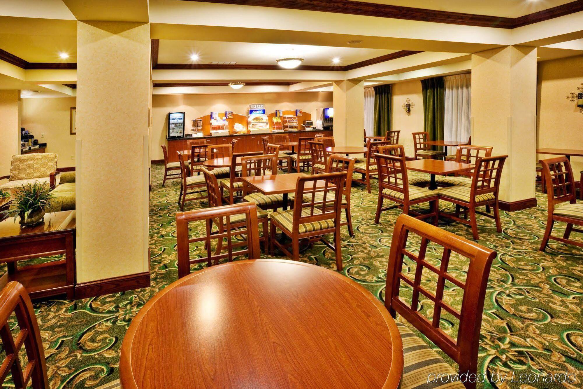 Holiday Inn Express Hotel & Suites Urbana-Champaign-U Of I Area By Ihg Экстерьер фото
